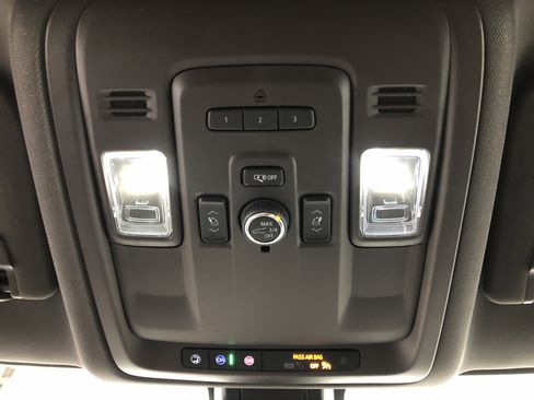 Used 2022 Chevrolet Tahoe Z71 w/ Off-Road Capability Package image 20