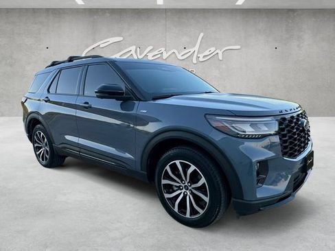 Used 2025 Ford Explorer ST-Line AWD/4WD image 2