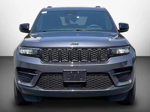 Used 2023 Jeep Grand Cherokee Altitude AWD/4WD image 3