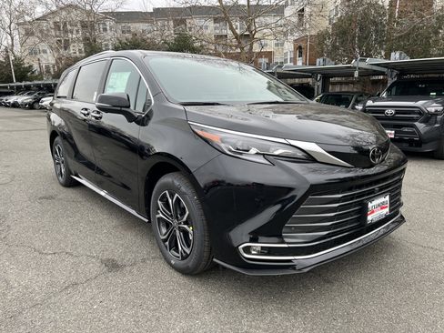 New 2026 Toyota Sienna Platinum image 3