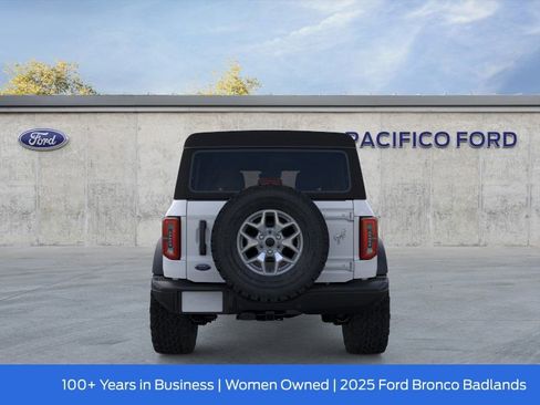 New 2025 Ford Bronco Badlands image 6