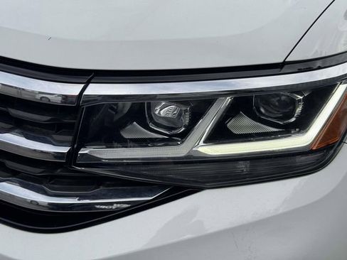 Used 2023 Volkswagen Atlas SE AWD/4WD image 6