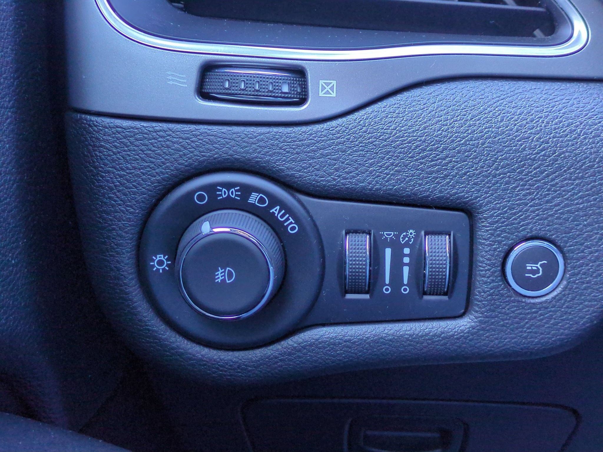 Used 2022 Jeep Cherokee Latitude Lux FWD image 14