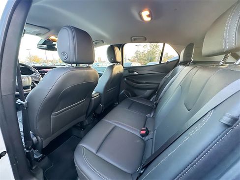 Used 2024 Buick Encore GX Sport Touring image 4