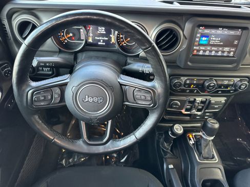 Used 2021 Jeep Gladiator Willys image 14