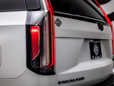 Used 2023 Cadillac Escalade Sport w/ LPO, ONYX Package AWD/4WD image 11