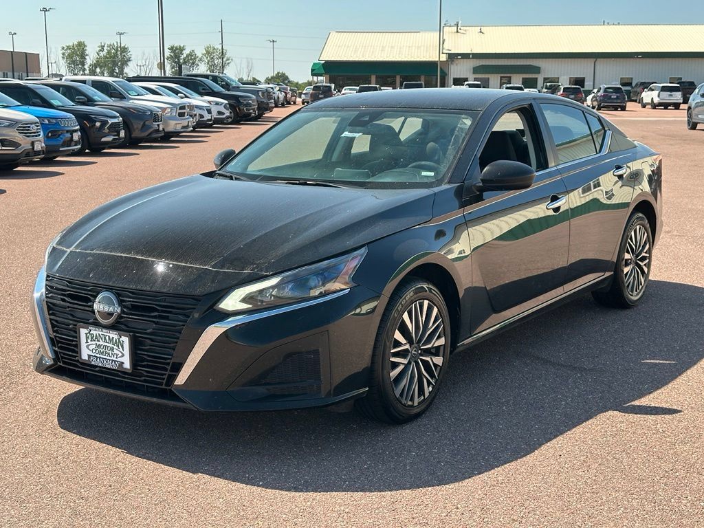 Used 2025 Nissan Altima 2.5 SV AWD/4WD image 4