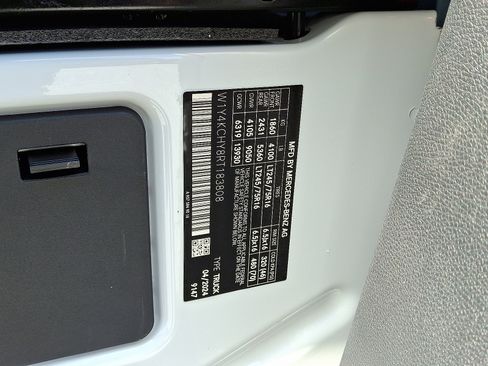 Used 2024 Mercedes-Benz Sprinter 2500 image 21