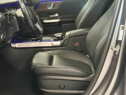 Used 2023 Mercedes-Benz GLB 250 4MATIC w/ Premium Package image 12