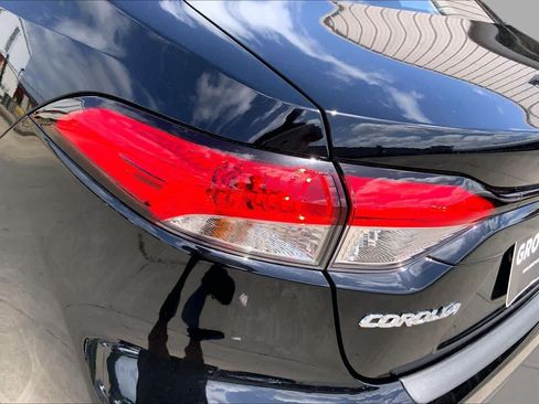 Used 2025 Toyota Corolla LE FWD image 28