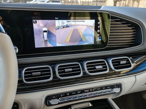 Used 2023 Mercedes-Benz Maybach GLS 600 4MATIC image 40