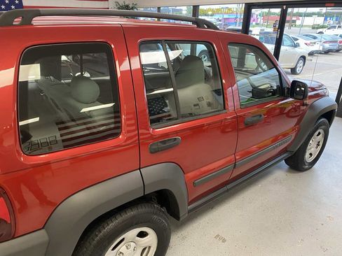 Used 2007 Jeep Liberty Sport image 21