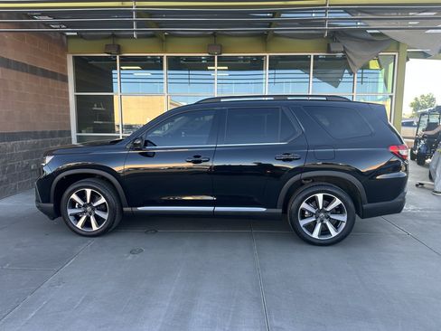 Used 2023 Honda Pilot Touring image 6