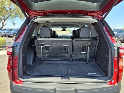 Used 2021 Chevrolet Traverse RS w/ LPO, Floor Liner Package FWD image 17