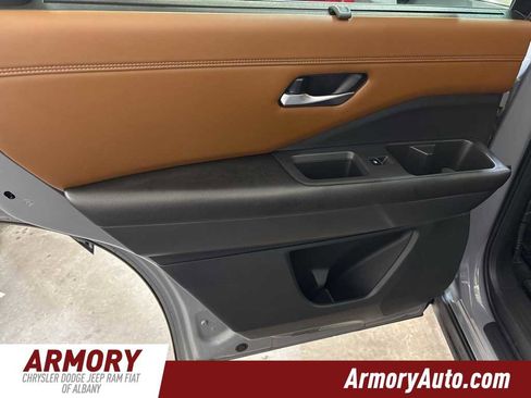 Used 2022 Nissan Pathfinder Platinum w/ Cargo Package image 26