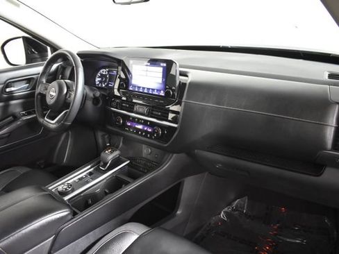Used 2023 Nissan Pathfinder SL AWD/4WD image 40