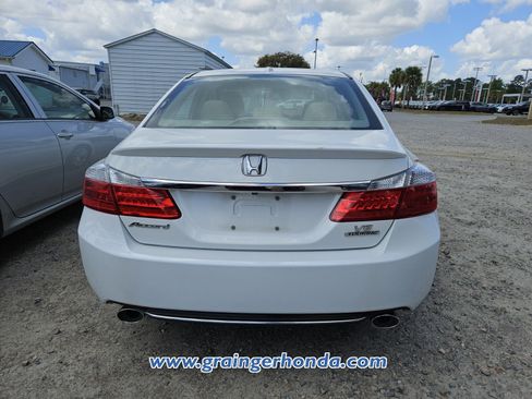 Used 2015 Honda Accord Touring image 9