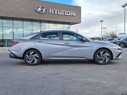 New 2025 Hyundai Elantra SEL image 2