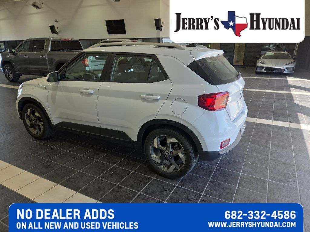 Used 2022 Hyundai Venue SEL FWD image 6