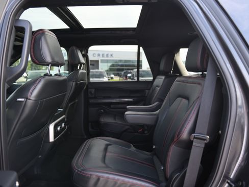 Used 2022 Ford Expedition Limited RWD image 11