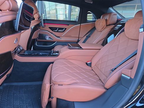Certified 2024 Mercedes-Benz Maybach S 580 4MATIC image 12