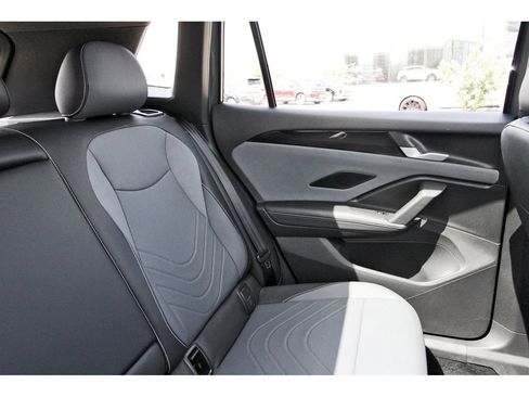 Used 2025 Volkswagen Tiguan SE R-Line AWD/4WD image 9