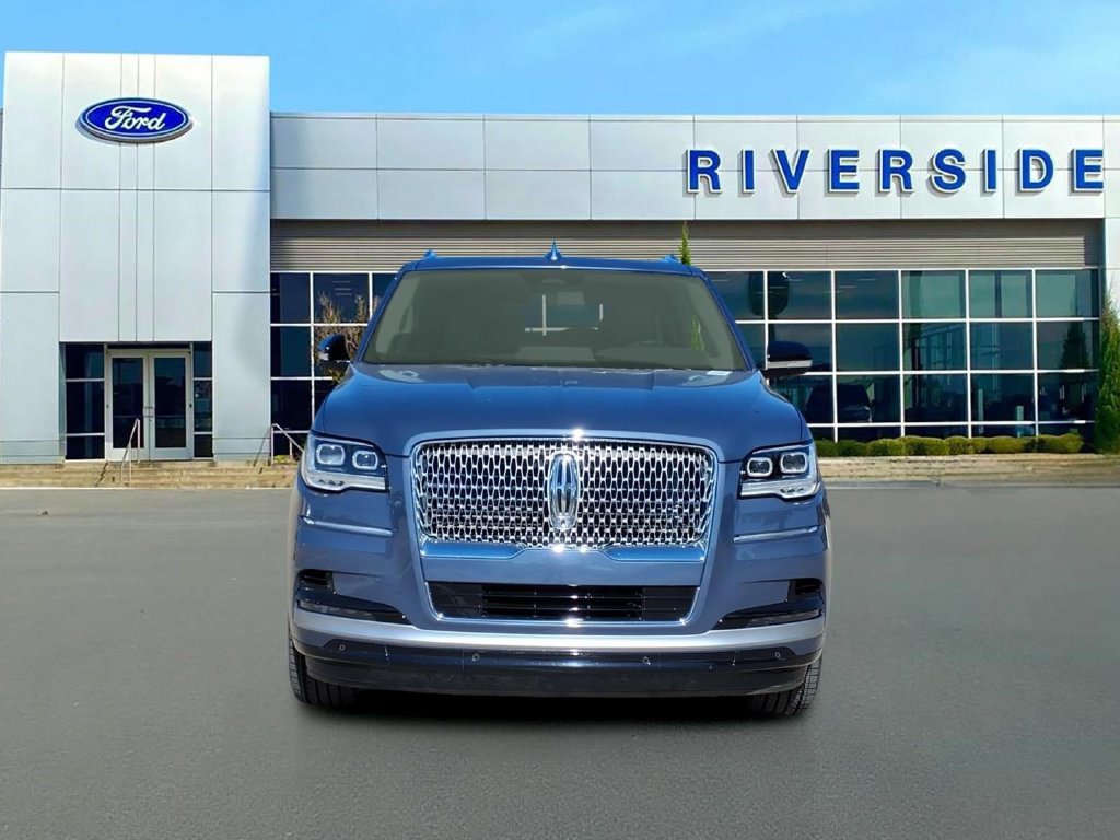 Used 2022 Lincoln Navigator Reserve AWD/4WD image 2