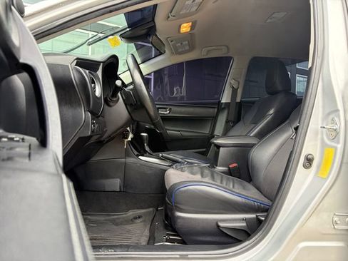 Used 2019 Toyota Corolla SE FWD image 18