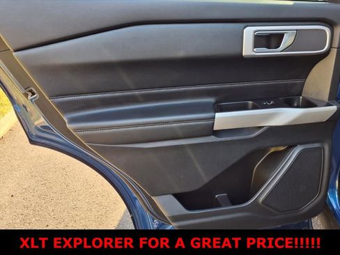 Used 2022 Ford Explorer XLT w/ Equipment Group 202A AWD/4WD image 7