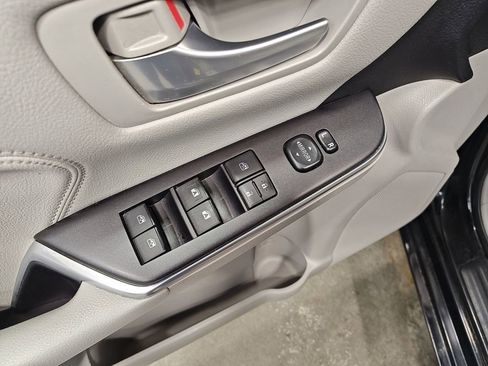 Used 2017 Toyota Camry XLE image 20