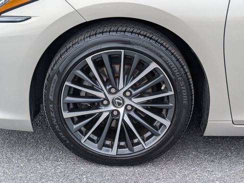 Certified 2022 Lexus ES 350 w/ Premium Package image 10