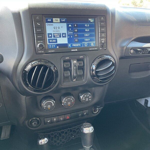 Used 2012 Jeep Wrangler Unlimited Sahara AWD/4WD image 16