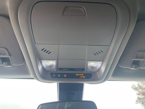 Used 2020 Chevrolet Equinox LT image 30