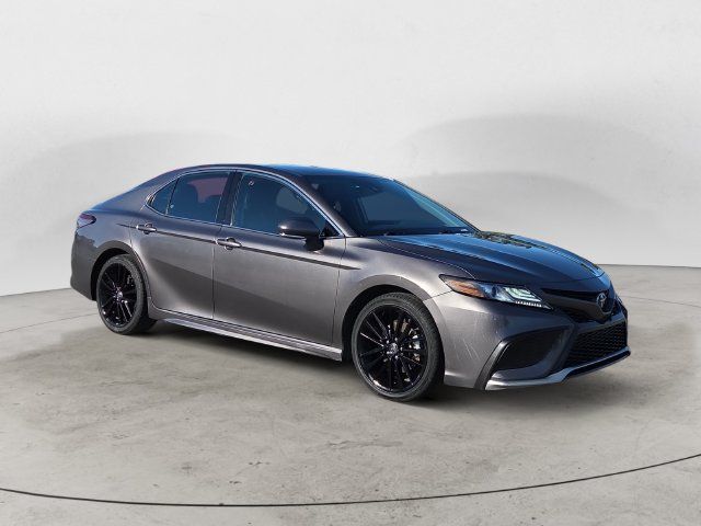 Used 2023 Toyota Camry XSE FWD image 3