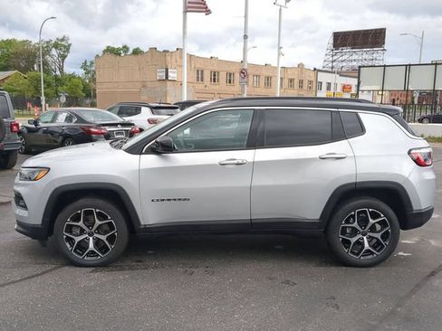 Used 2025 Jeep Compass Limited AWD/4WD image 3
