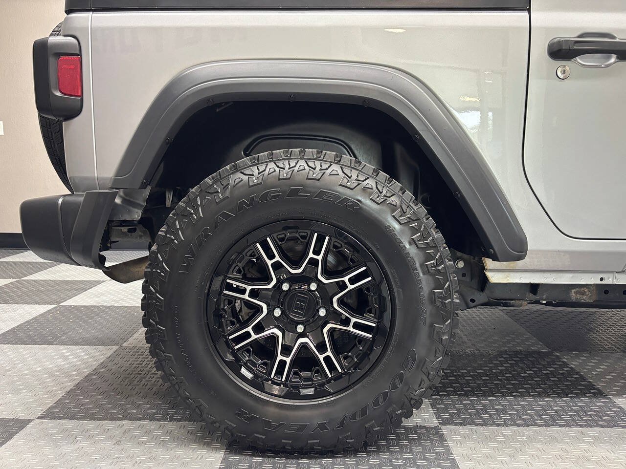 Used 2018 Jeep Wrangler Sport AWD/4WD image 7