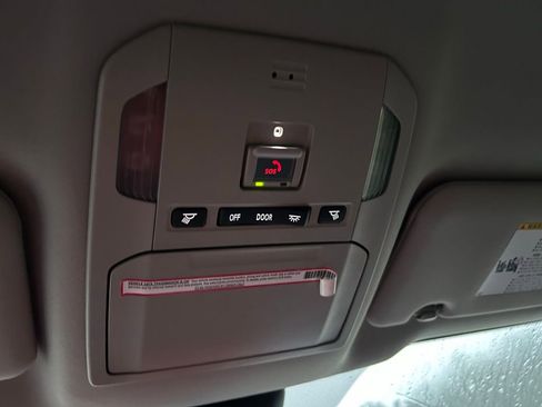 Used 2023 Toyota Highlander LE image 31