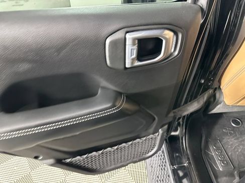 Used 2023 Jeep Wrangler Unlimited Sahara w/ Cold Weather Group AWD/4WD image 15