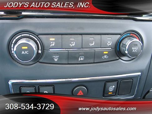Used 2024 Nissan Titan SV AWD/4WD image 20