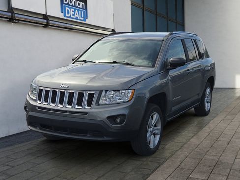 Used 2011 Jeep Compass Latitude AWD/4WD image 3