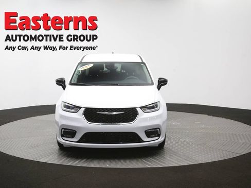Used 2024 Chrysler Pacifica Touring-L FWD image 53
