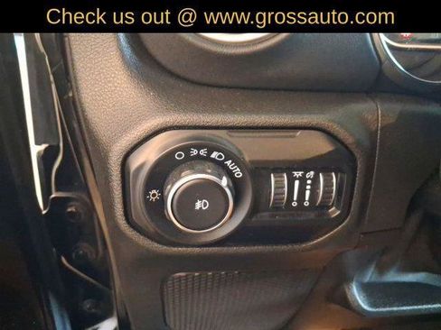 Certified 2019 Jeep Wrangler Unlimited Sahara w/ Cold Weather Group AWD/4WD image 22