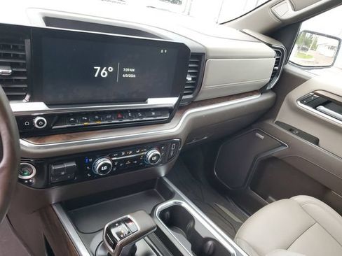 Used 2025 GMC Sierra 1500 SLT w/ SLT Premium Plus Package AWD/4WD image 28