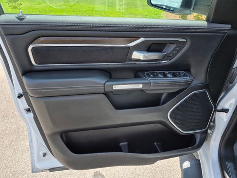 Used 2022 RAM 1500 Laramie AWD/4WD image 12