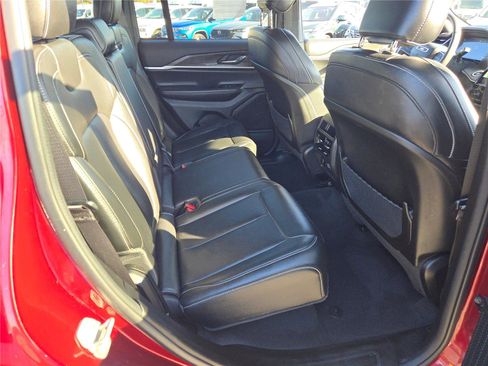 Certified 2024 Jeep Grand Cherokee Limited image 12