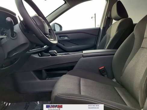 Used 2025 Nissan Rogue SV image 12