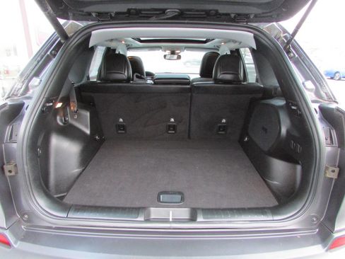 Used 2022 Jeep Cherokee Limited image 3