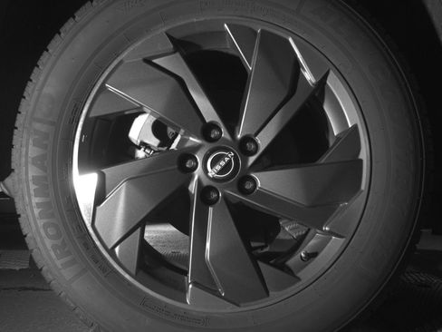 Used 2025 Nissan Rogue SV image 15