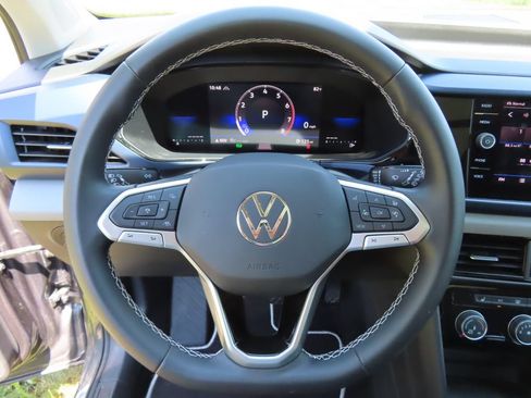 Used 2023 Volkswagen Taos SE w/ Panoramic Sunroof Package AWD/4WD image 15