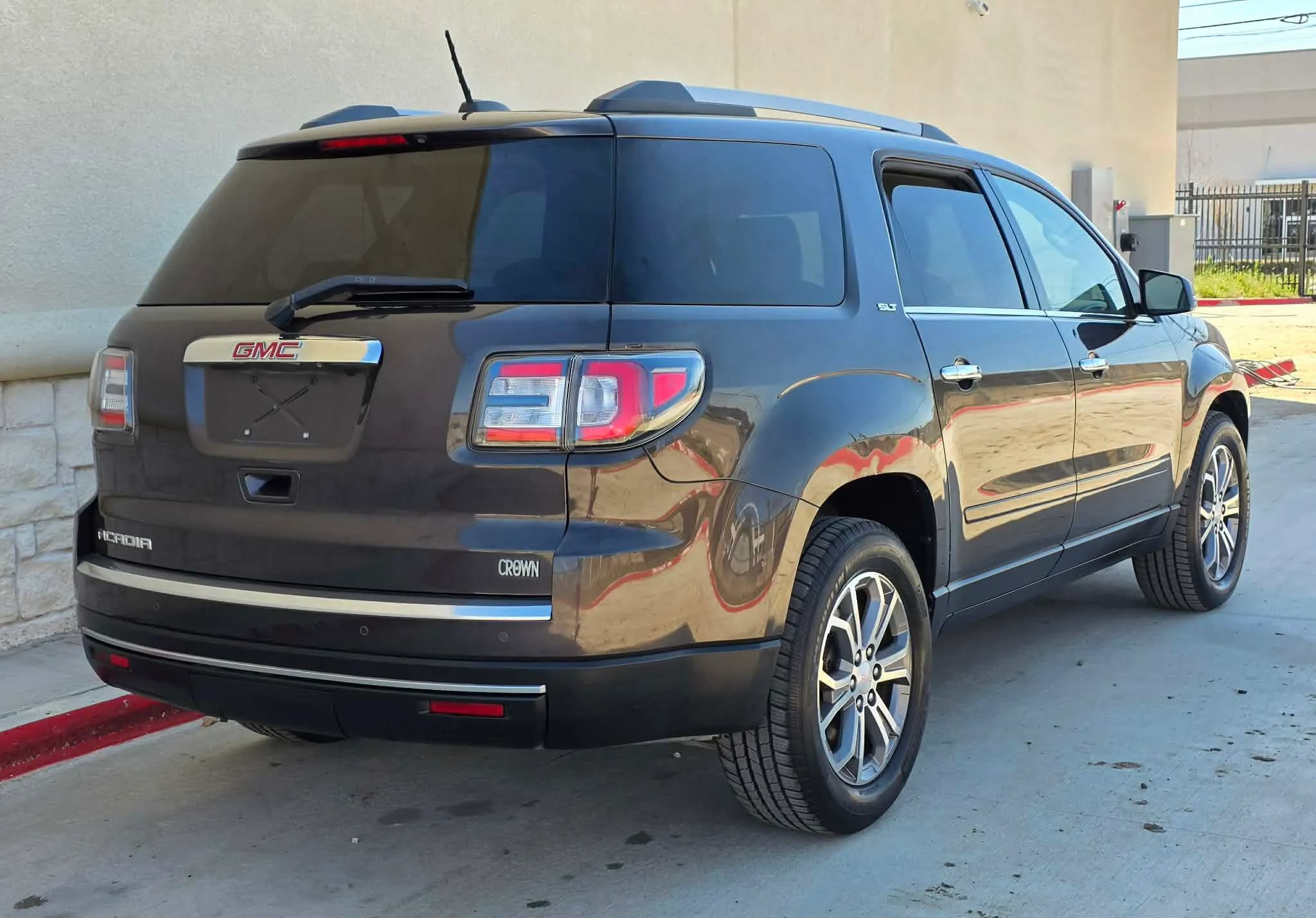 Used 2016 GMC Acadia SLT FWD image 3